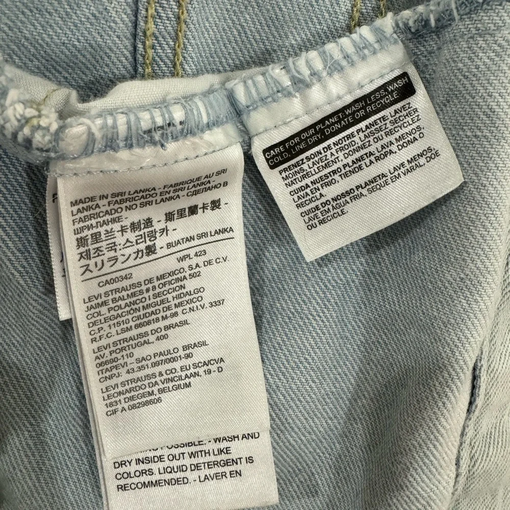 LEVI’S Bleached Denim Trucker Jacket Embroidered Sleeves Y XL Fits S Small Adult